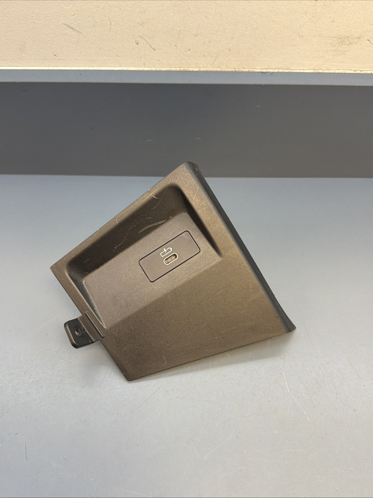 2018-2022 BMW X2 F39 OEM Center Console Trim W/Type C Port 9292744