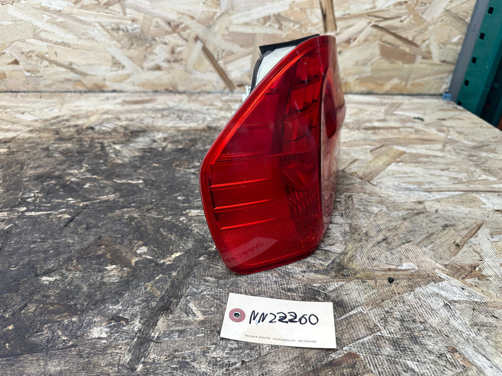 BMW 09-11 E90 LCI LEFT DRIVER SIDE REAR OUTER TAIL LIGHT OEM 7289429