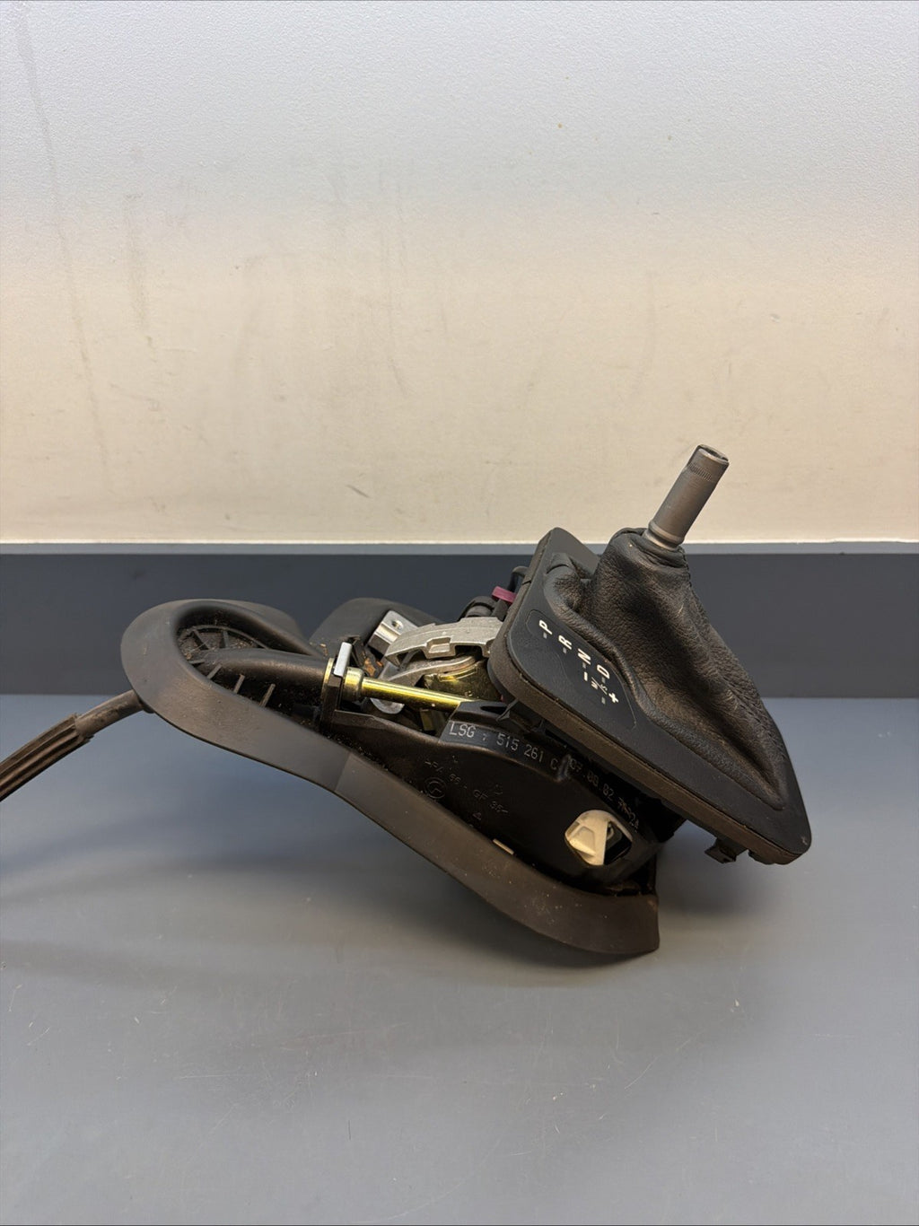 BMW 98-06 E46 3 SERIES STEPTRONIC AUTOMATIC TRANS GEAR SHIFTER/SELECTOR 7515261