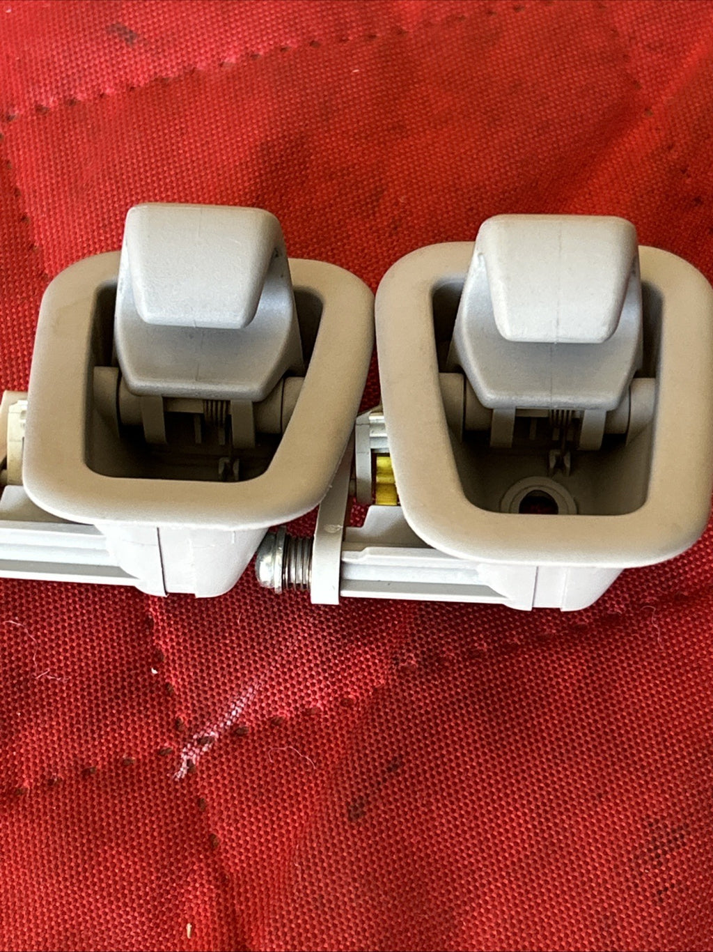 07-13 BMW E92 COUPE 328I LEFT OR RIGHT ROOF HANGER HOOK GREY OEM 7008000