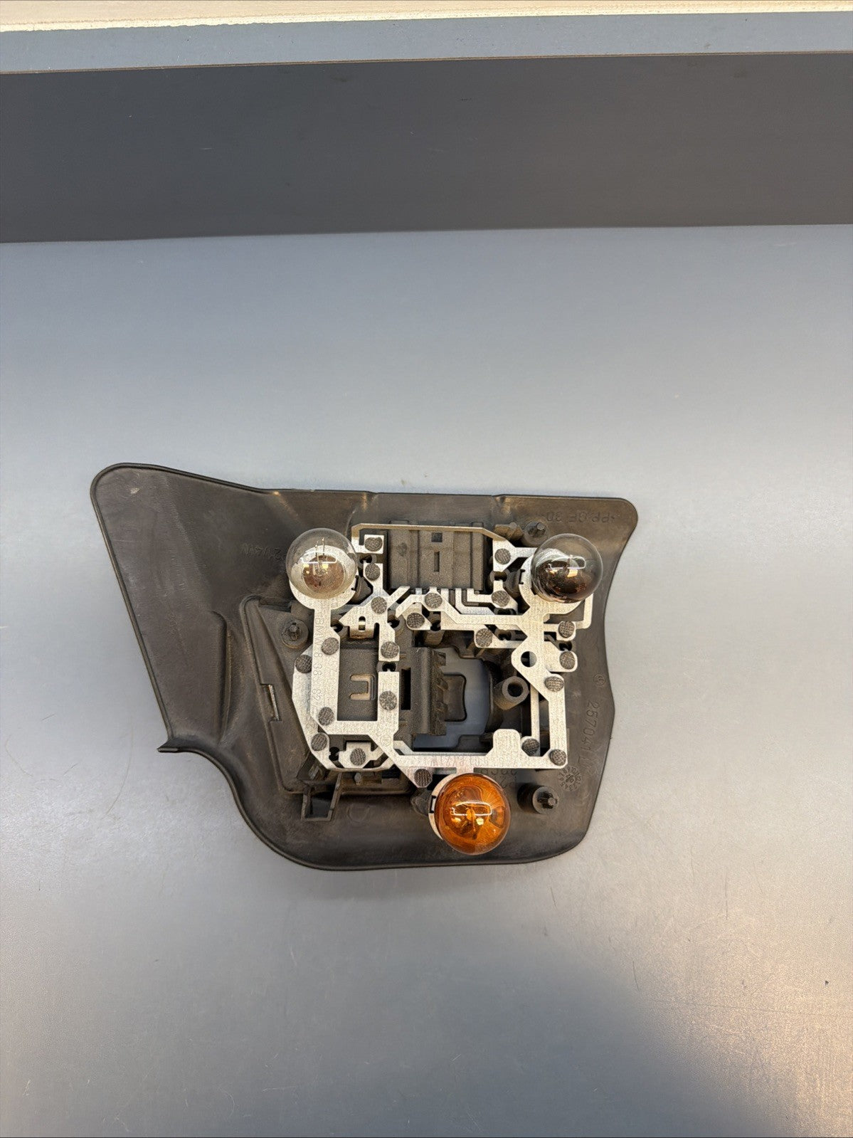 BMW 3 E46 LEFT TAIL LIGHT BULB SOCKET 63218383827 8383827