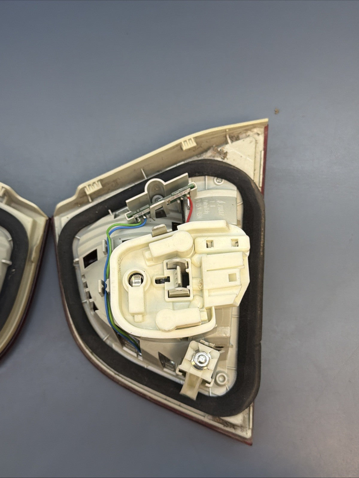 09-11 BMW E90 SEDAN LCI Rear Left Right Inner Tail Light Set OEM 7154155 7154156