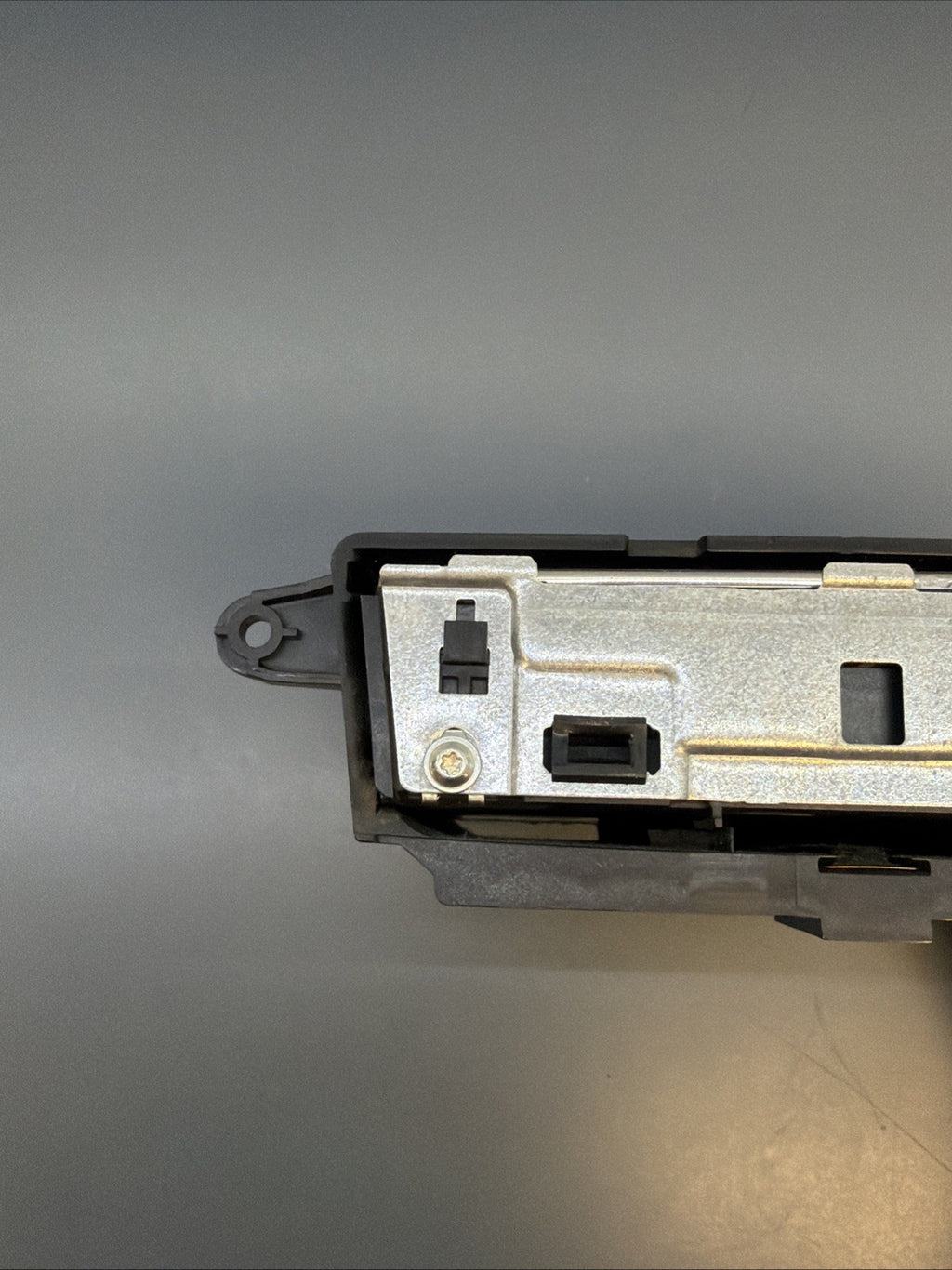 2008-2010 BMW 528 E60 DASH CONSOLE ASHTRAY ASSEMBLY 6976376