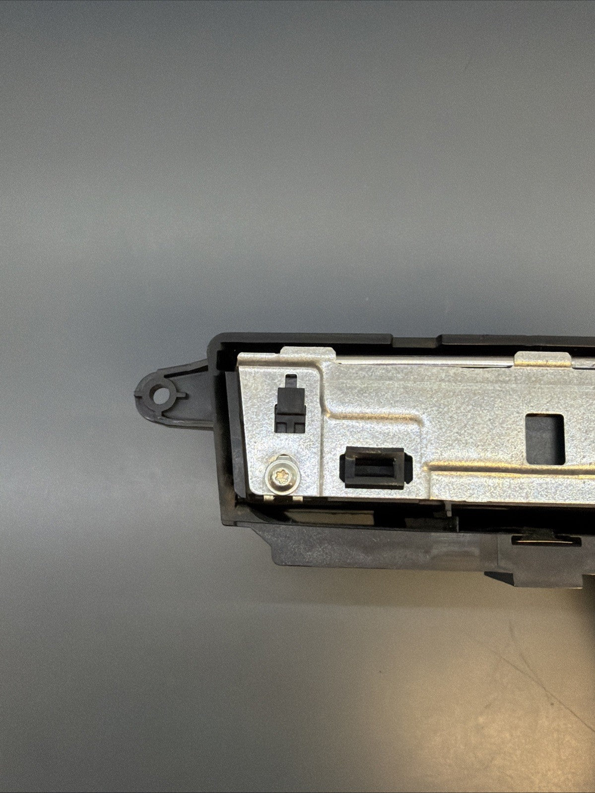 2008-2010 BMW 528 E60 DASH CONSOLE ASHTRAY ASSEMBLY 6976376
