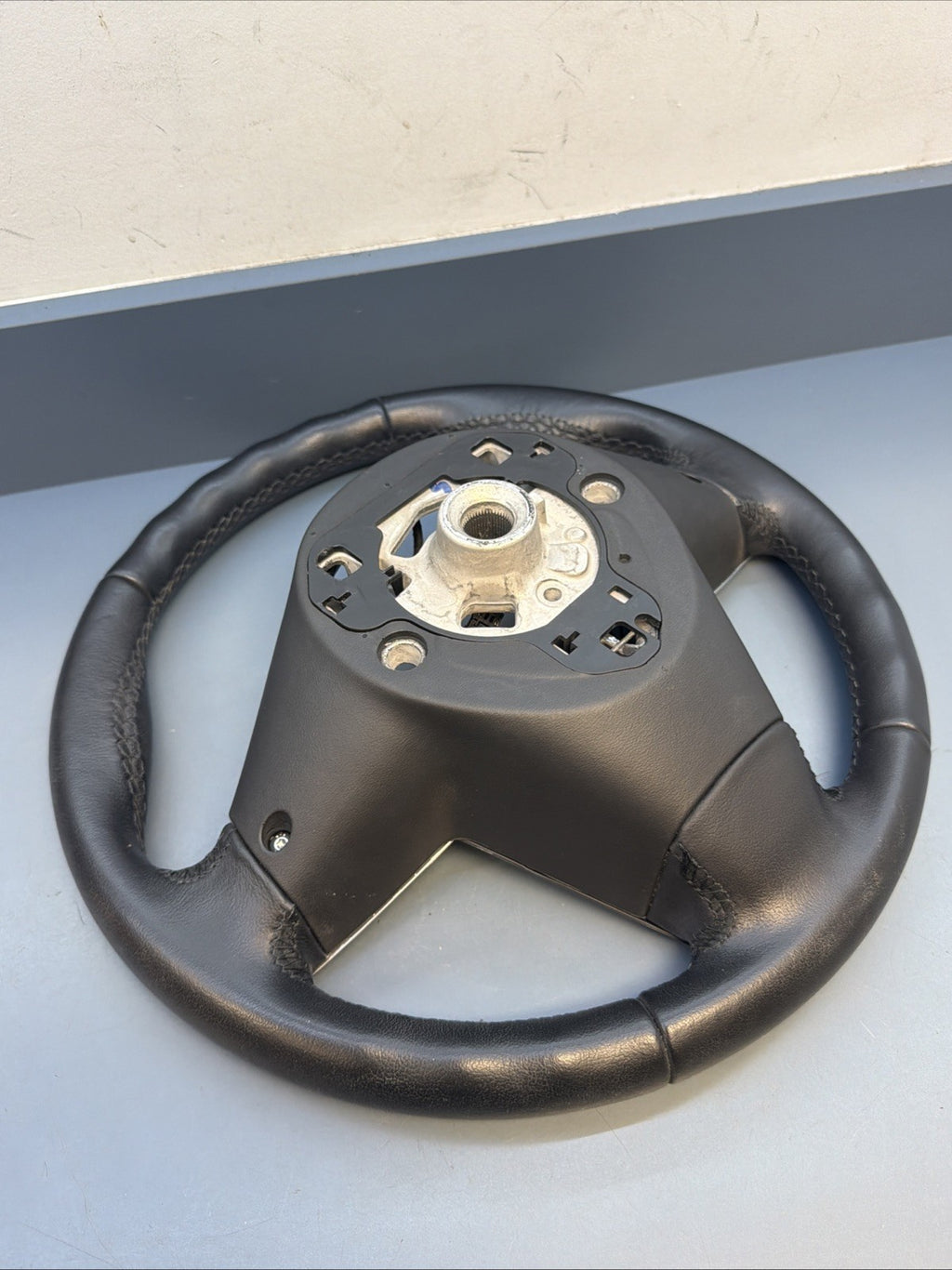 16-2022 BMW X1 F48 X2 F39 SPORT STEERING WHEEL W/ SWITCHES BLACK LEATHER 3082512