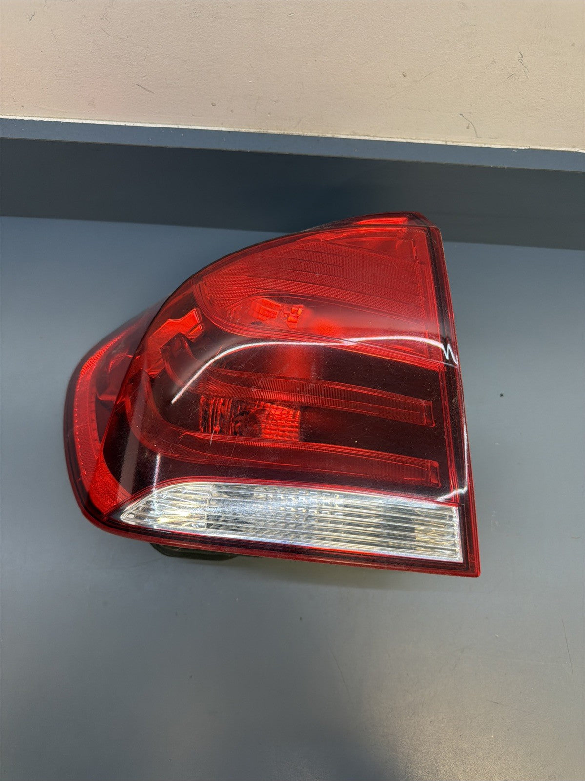 OEM 2012-2015 BMW X1 LH REAR LEFT DRIVERS TAIL LIGHT ASSEMBLY 2990111