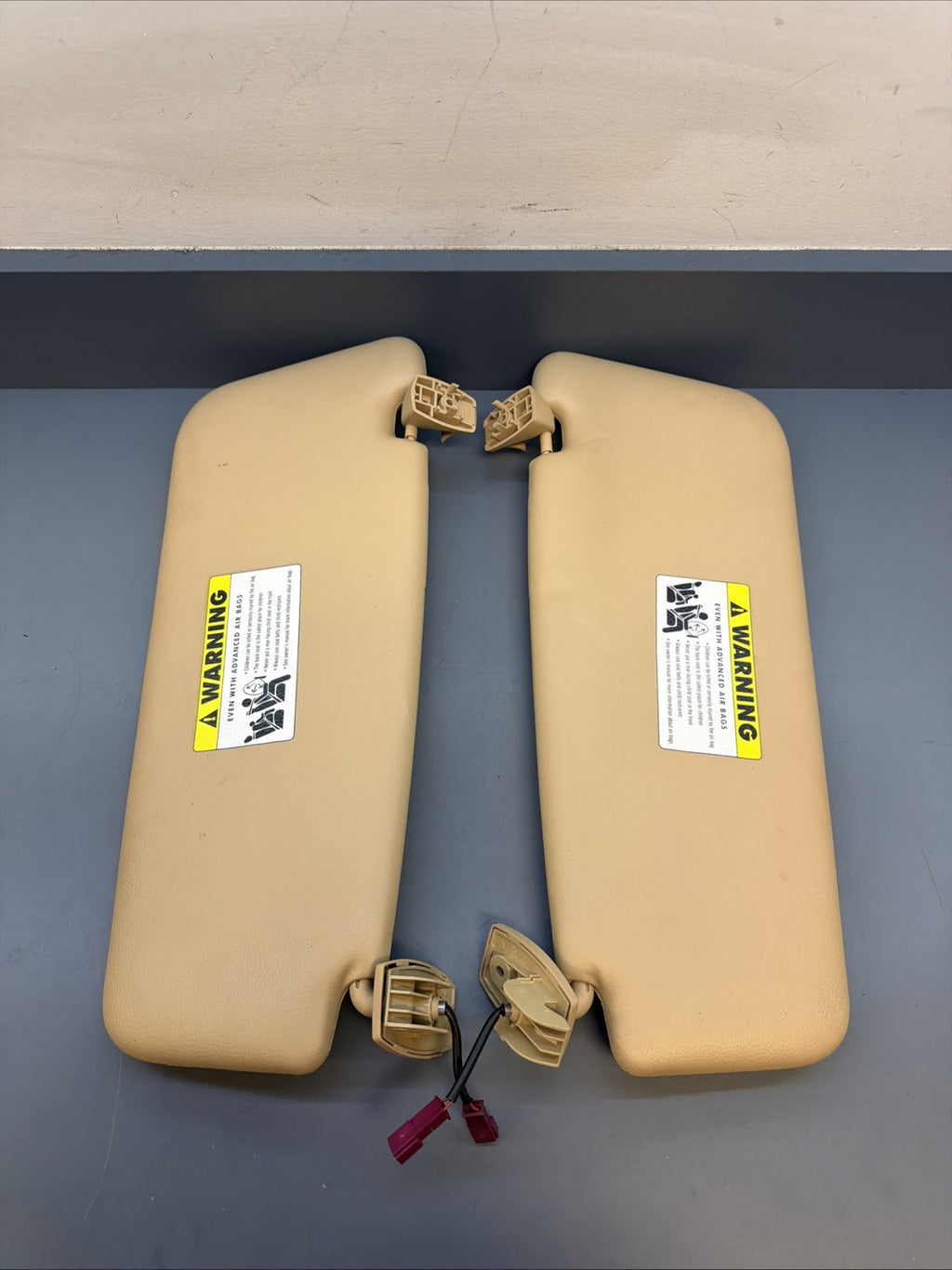 04-10 BMW E60 535 550 M5 FRONT LEFT & RIGHT SUN VISORS BEIGE 7124331 7124332