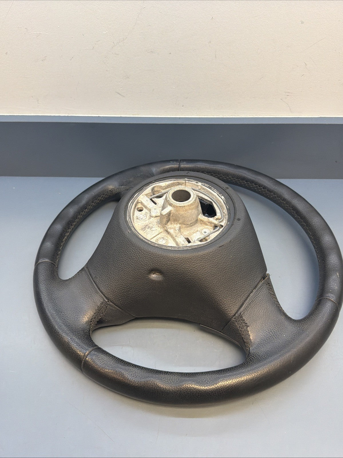 2006–2011 BMW 325i E90 STEERING WHEEL W/ CONTROL SWITCHES OEM 6959893-01 6764547