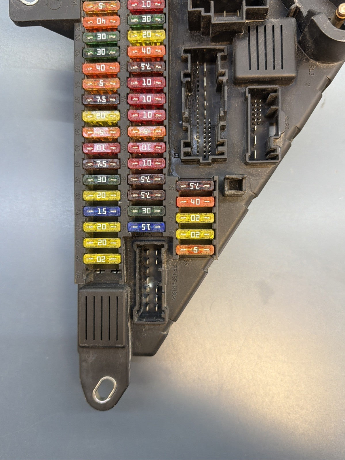 04-10 BMW E60 E63 E64 M5 M6 REAR POWER DISTRIBUTION RELAY FUSE BOX 6906619
