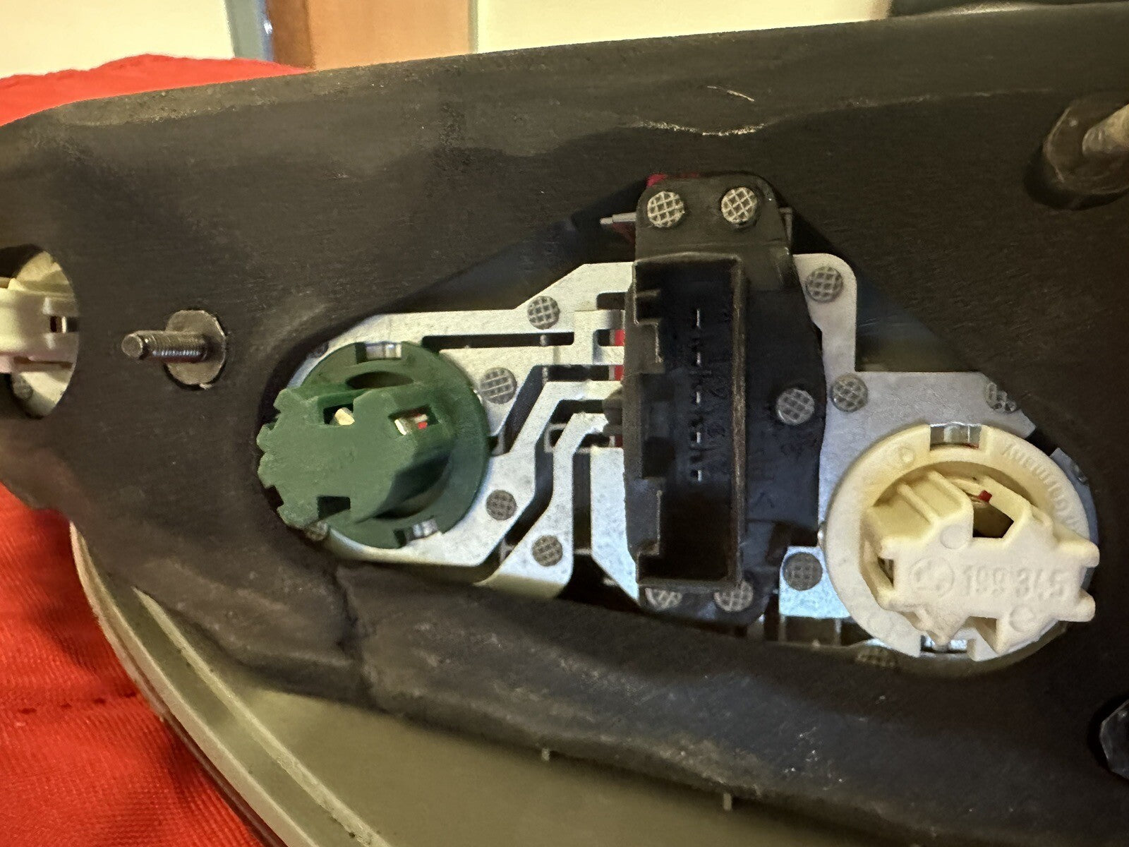 00-04 BMW X5 REAR PASSANGER SIDE RIGHT TAIL LIGHT LAMP OEM 7158394