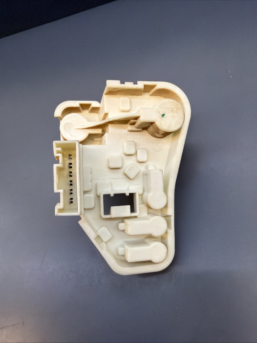 09-11 BMW E90 328i Rear Right Side Taillight Light Bulb Socket Panel 7211214 OEM