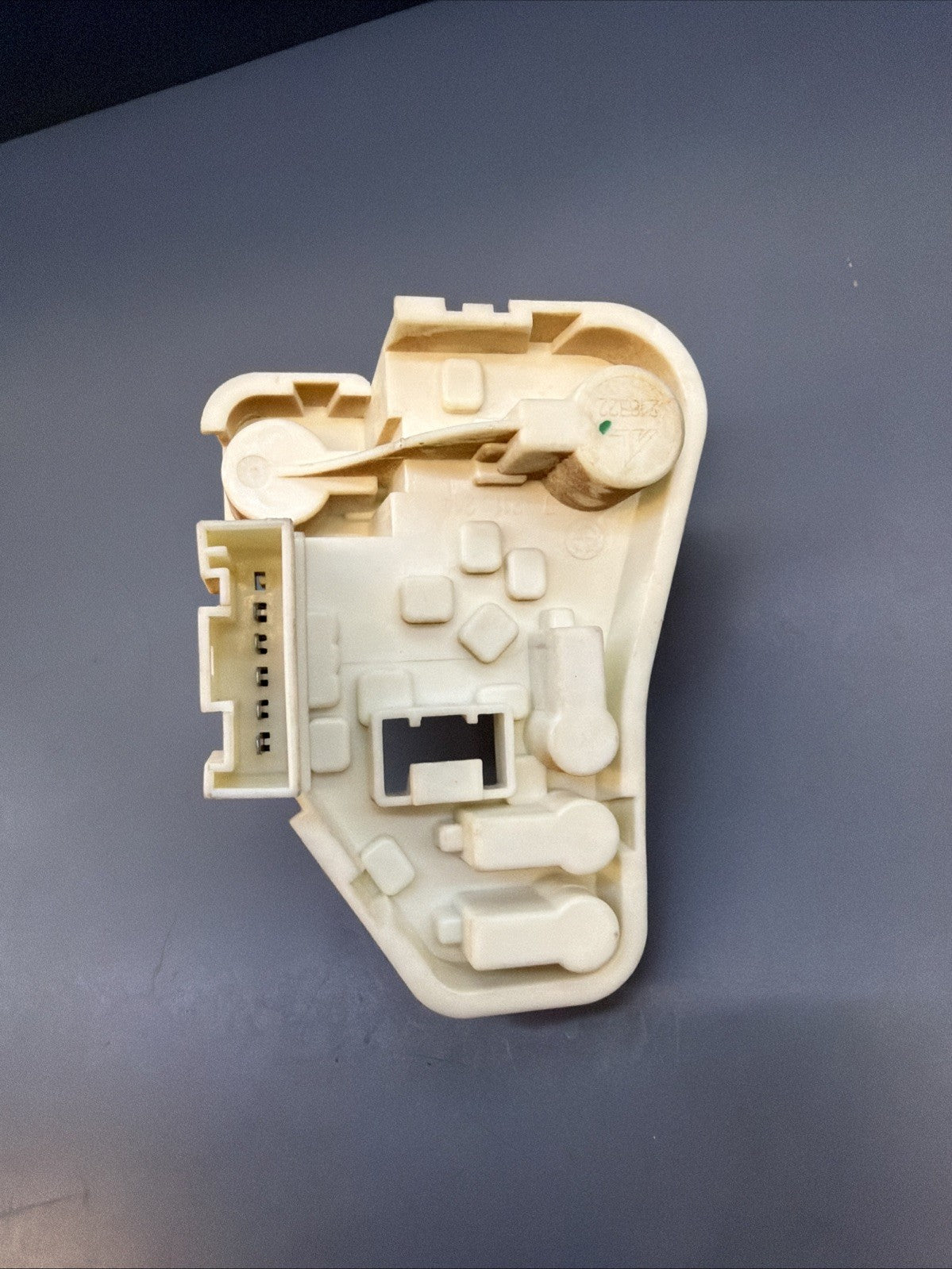 09-11 BMW E90 328i Rear Right Side Taillight Light Bulb Socket Panel 7211214 OEM
