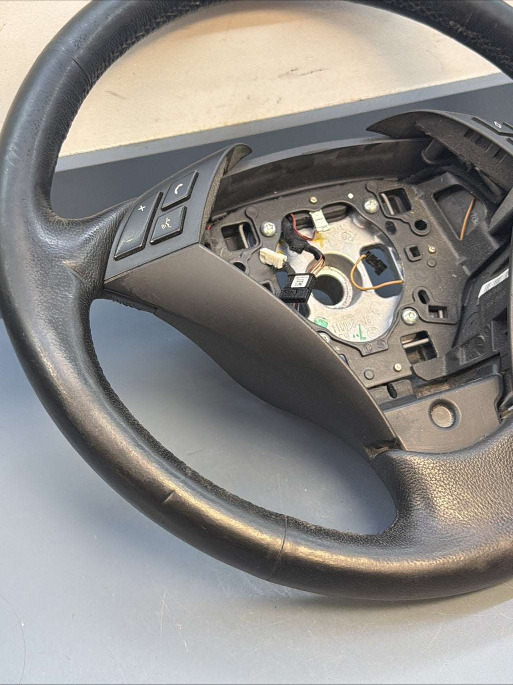 2004 - 2010 BMW E60 E61 5 SERIES STEERING WHEEL BLACK LEATHER 6057424 OEM