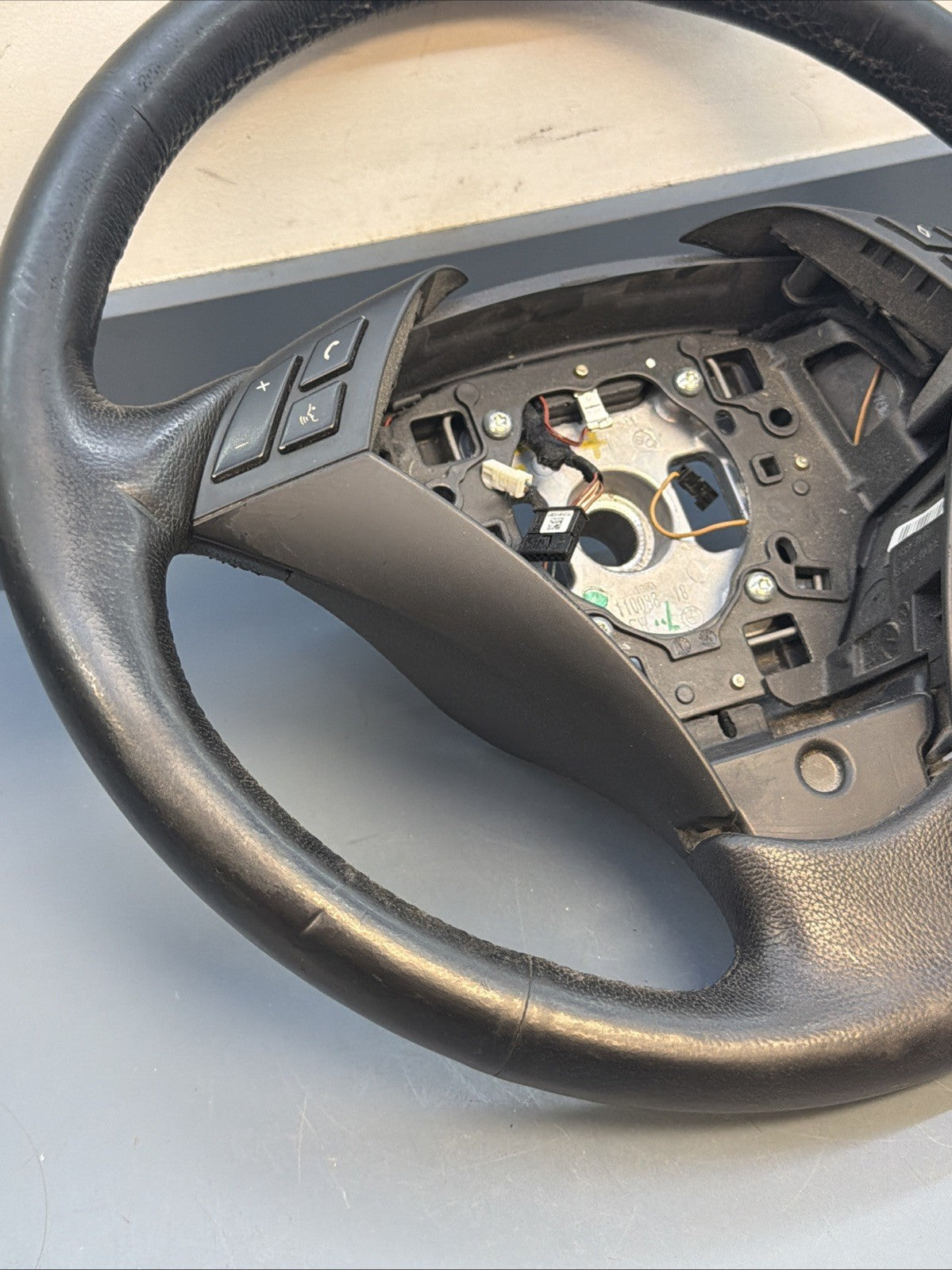 2004 - 2010 BMW E60 E61 5 SERIES STEERING WHEEL BLACK LEATHER 6057424 OEM