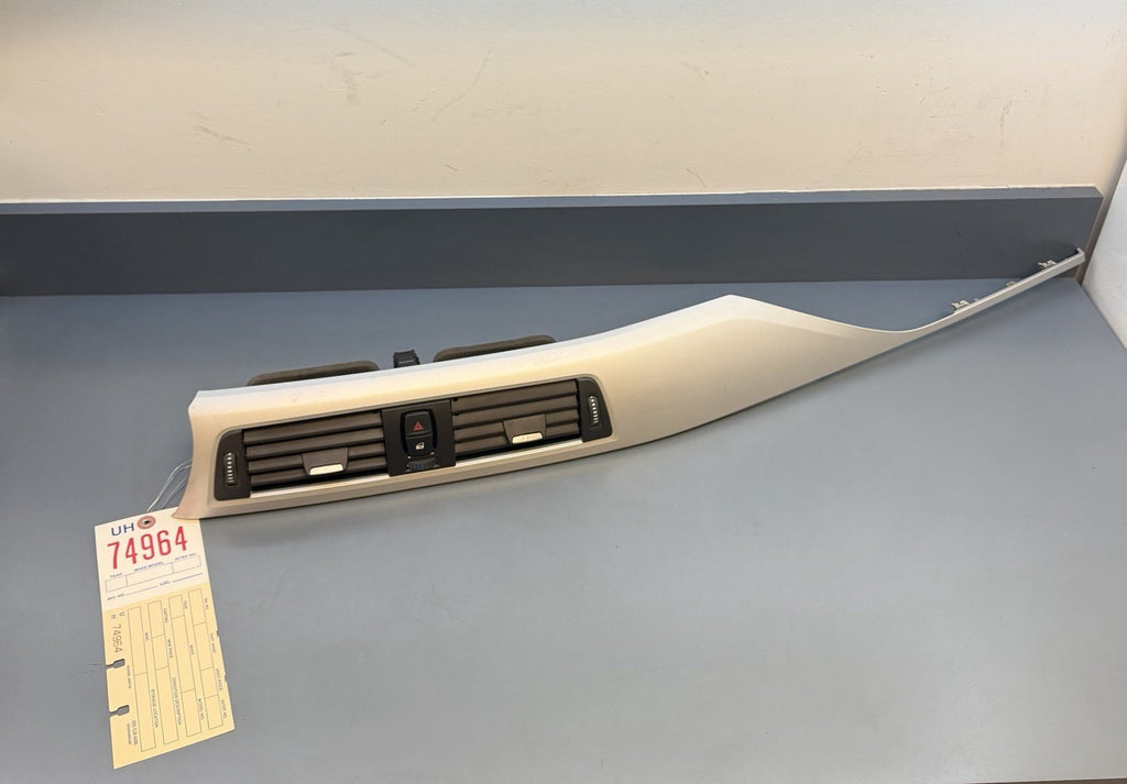 BMW F30 F31 F32 F33 F36 Center Dash Trim w/ Dual Air Vent OEM 9218552 9231206
