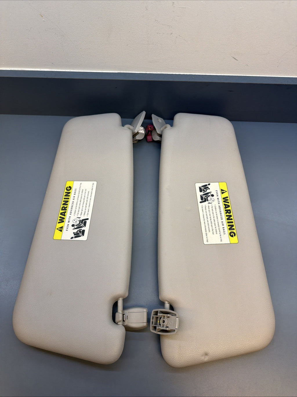 2008 E60 BMW 535i LEFT RIGHT WINDSHIELD SUN VISOR 6905983 OEM SET OF 2