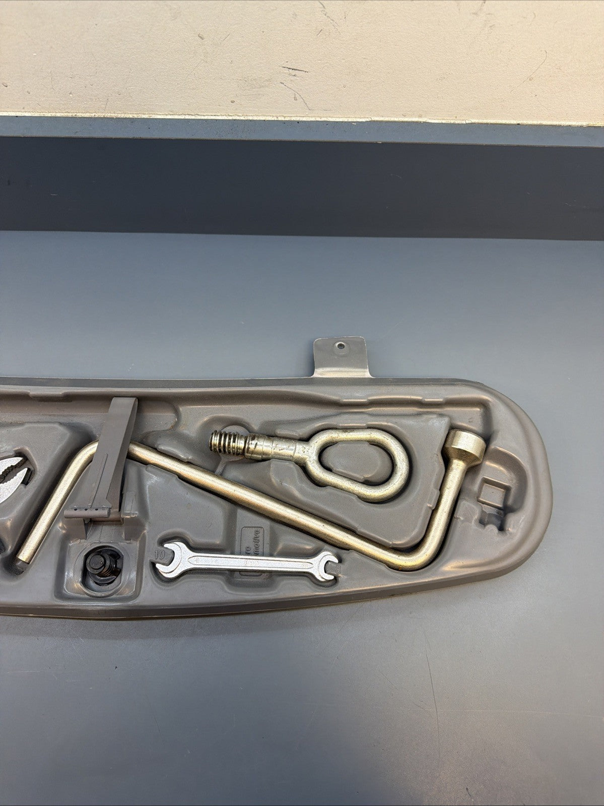 00-06 BMW E46 323 325 330 Rear Trunk Emergency Tool Spare Tire Kit Set OEM