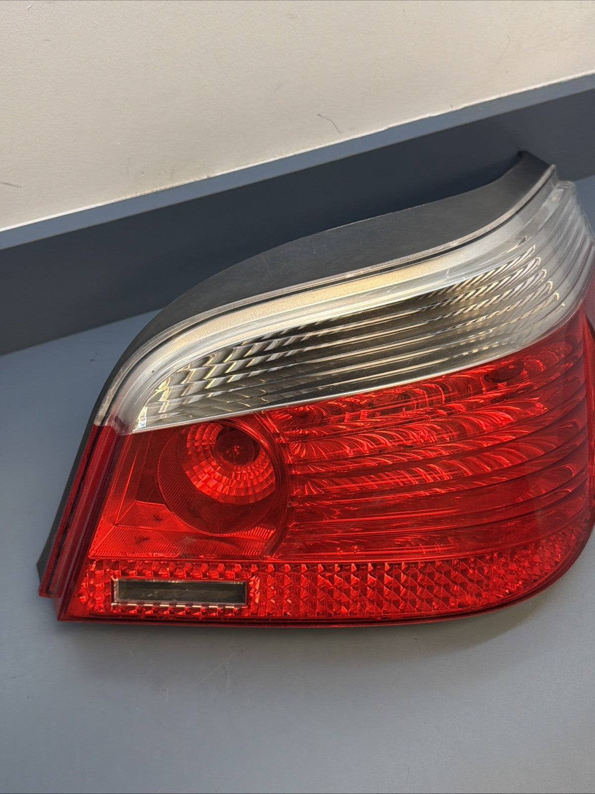 04-2007 BMW 525i 530i 545i 550i E60 Rear Right Passenger Tail Light OEM 6910798