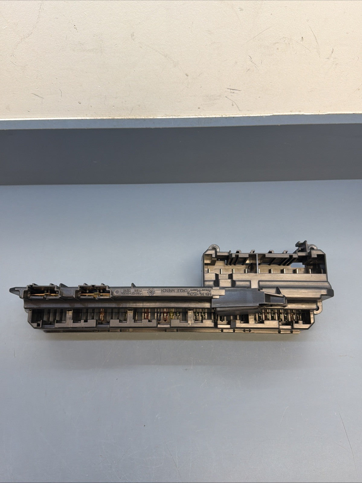 2004 - 2010 BMW E60 525I 530I 545I FRONT POWER DISTRIBUTION FUSE BOX OEM 6932452