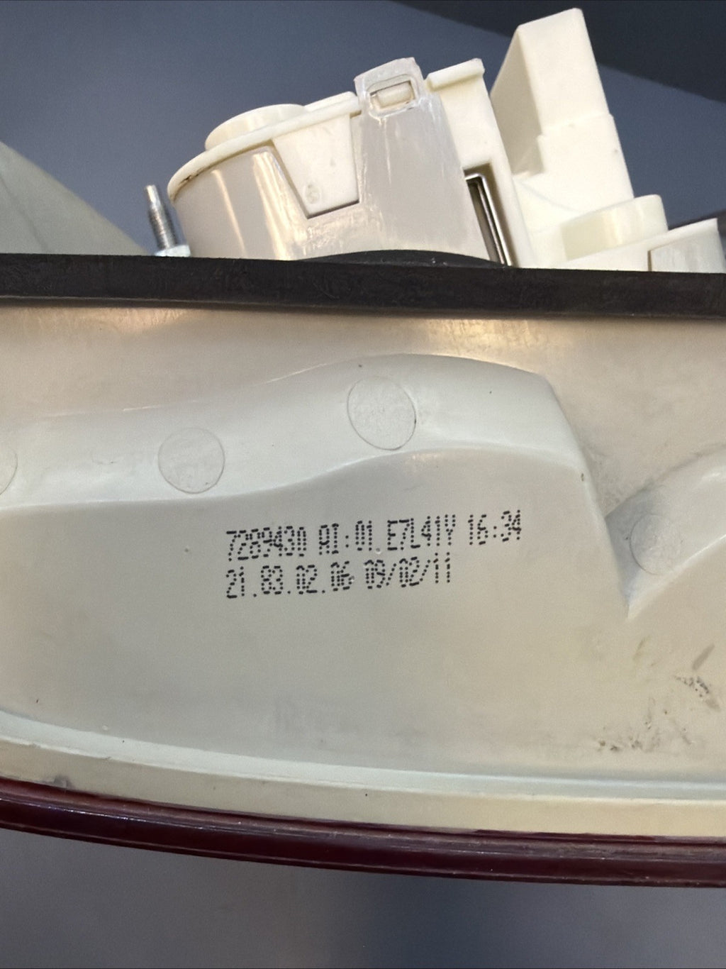 09-11 Bmw E90 328 335 M3 Rear Right Side LCI Outer Taillight Lamp Oem 7289430