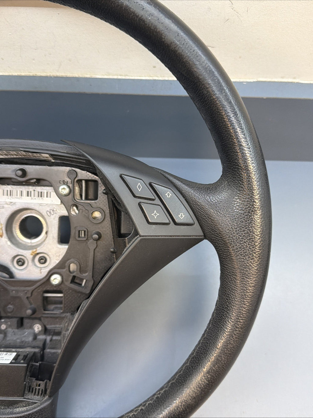 2004-2007 BMW 530I STEERING WHEEL W/ CRUISE CONTROL SWITCH 6938773