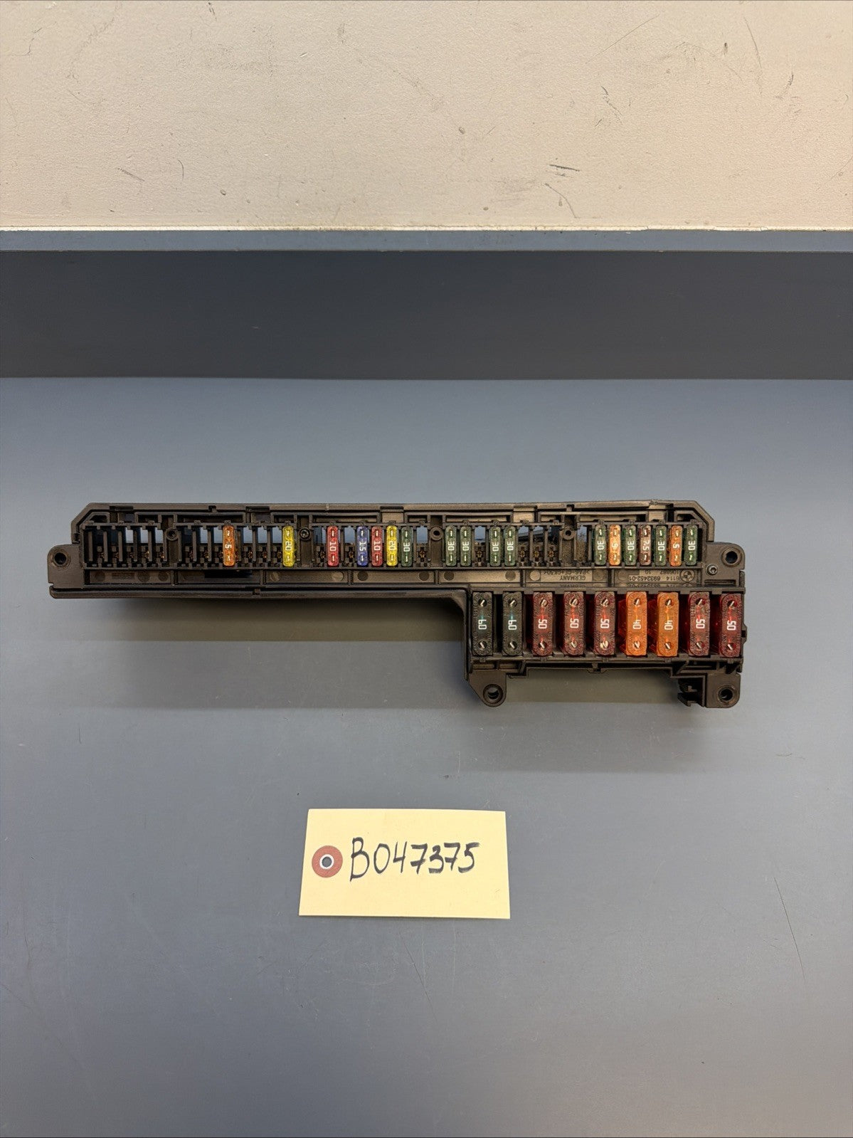 2004 - 2010 BMW E60 525I 530I 545I FRONT POWER DISTRIBUTION FUSE BOX OEM 6932452