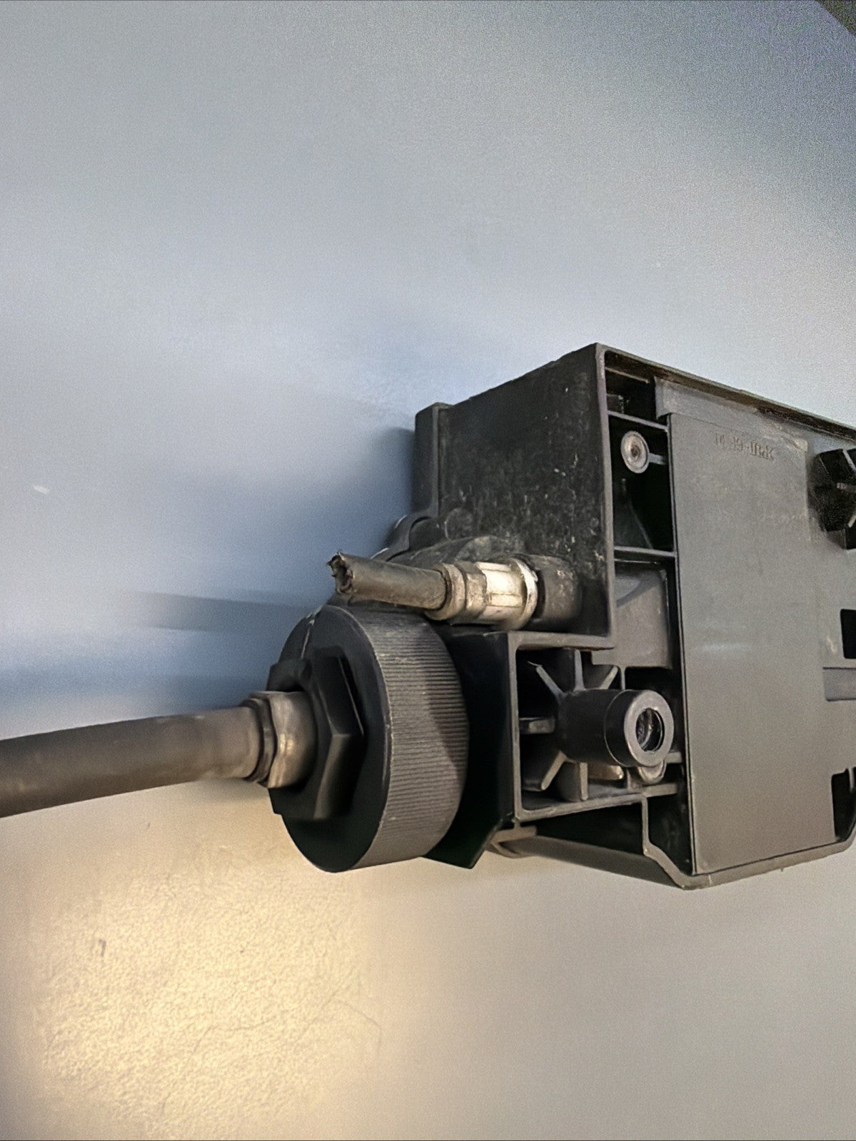 2007-2014 BMW X5 X6 Parking Brake Actuator With Cables 6796072 OEM Used