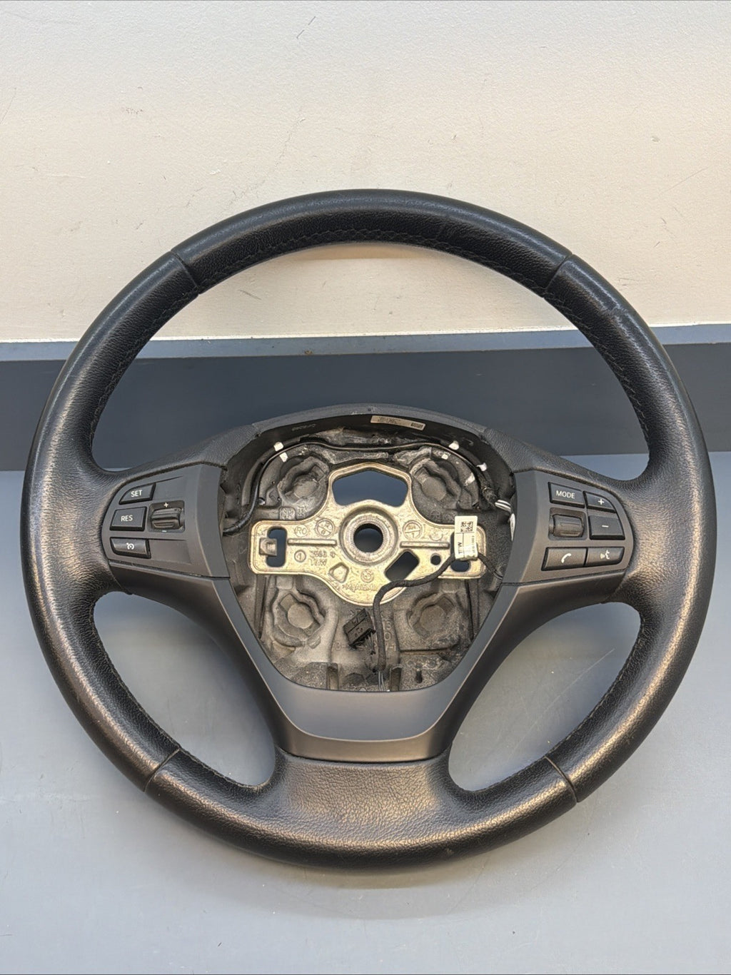 12-2016 BMW 320I F30 FRONT 3 SPOKE STEERING COLUMN WHEEL LEATHER BLACK 62558150E