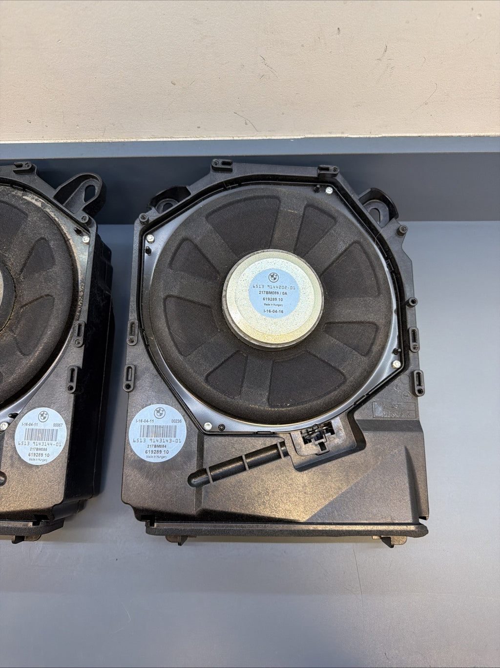 08-13 BMW E92 E90 3 SER FRONT LEFT & RIGHT HI-FI SUBWOOFER SET 9143143 9143144