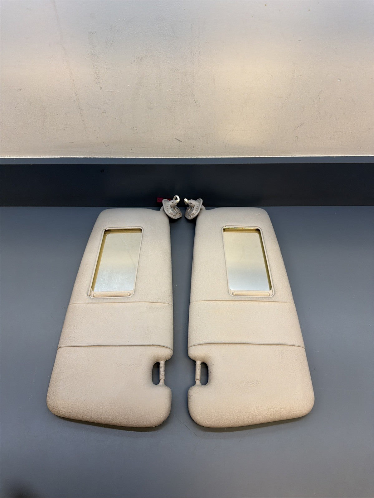 00–05 BMW E46 325i Right & Left Light Sun Visor Mirror Leather Set OEM 6905983