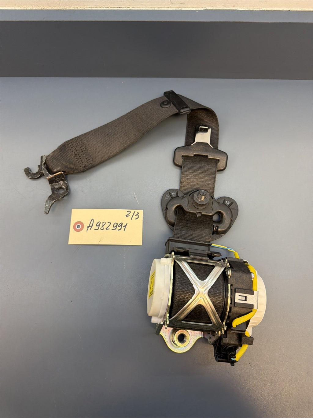 2006-2011 BMW E90 Sedan Front Left Driver Seat Belt Retractor Black 34072774 B