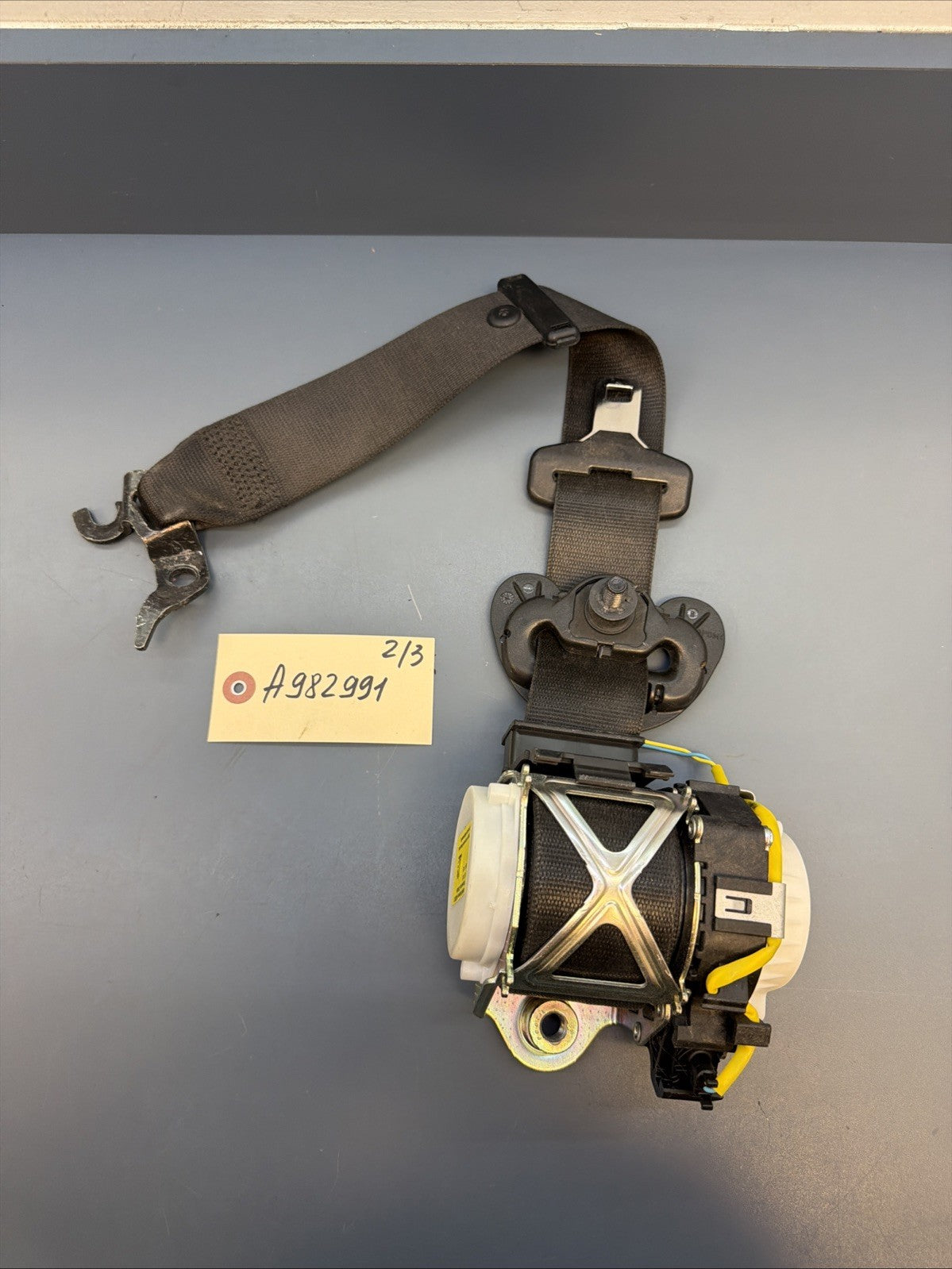 2006-2011 BMW E90 Sedan Front Left Driver Seat Belt Retractor Black 34072774 B