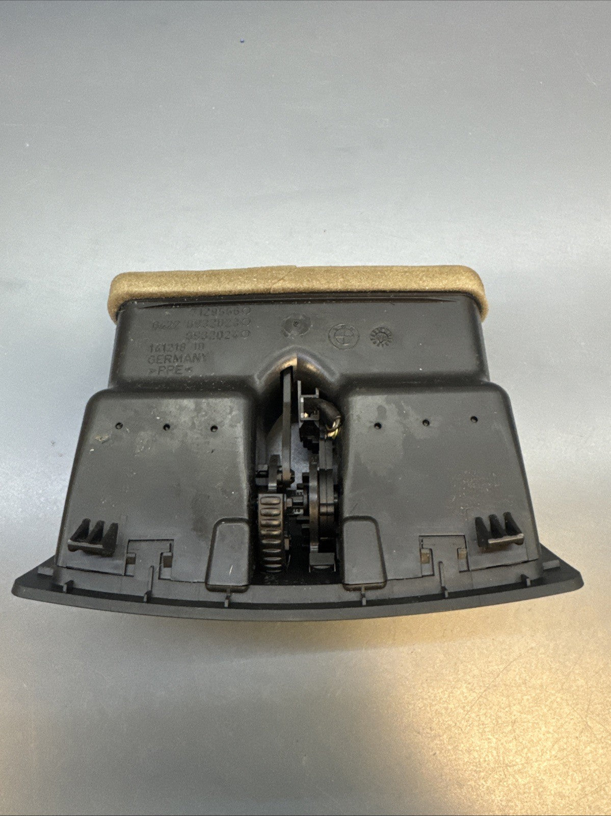 BMW E63 E60 E92 E90 REAR CENTER CONSOLE AC HEAT AIR VENT PANEL 6932024