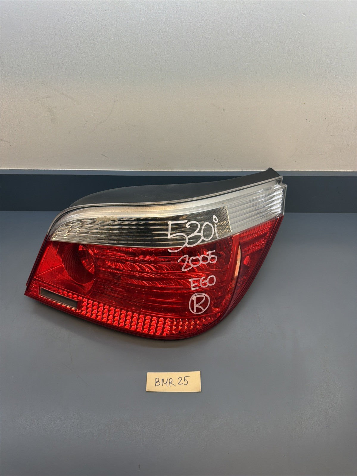 2004-2007 BMW 5 SERIES M5 E60 REAR RIGHT PASSENGER TAIL LIGHT LAMP OEM 7165740