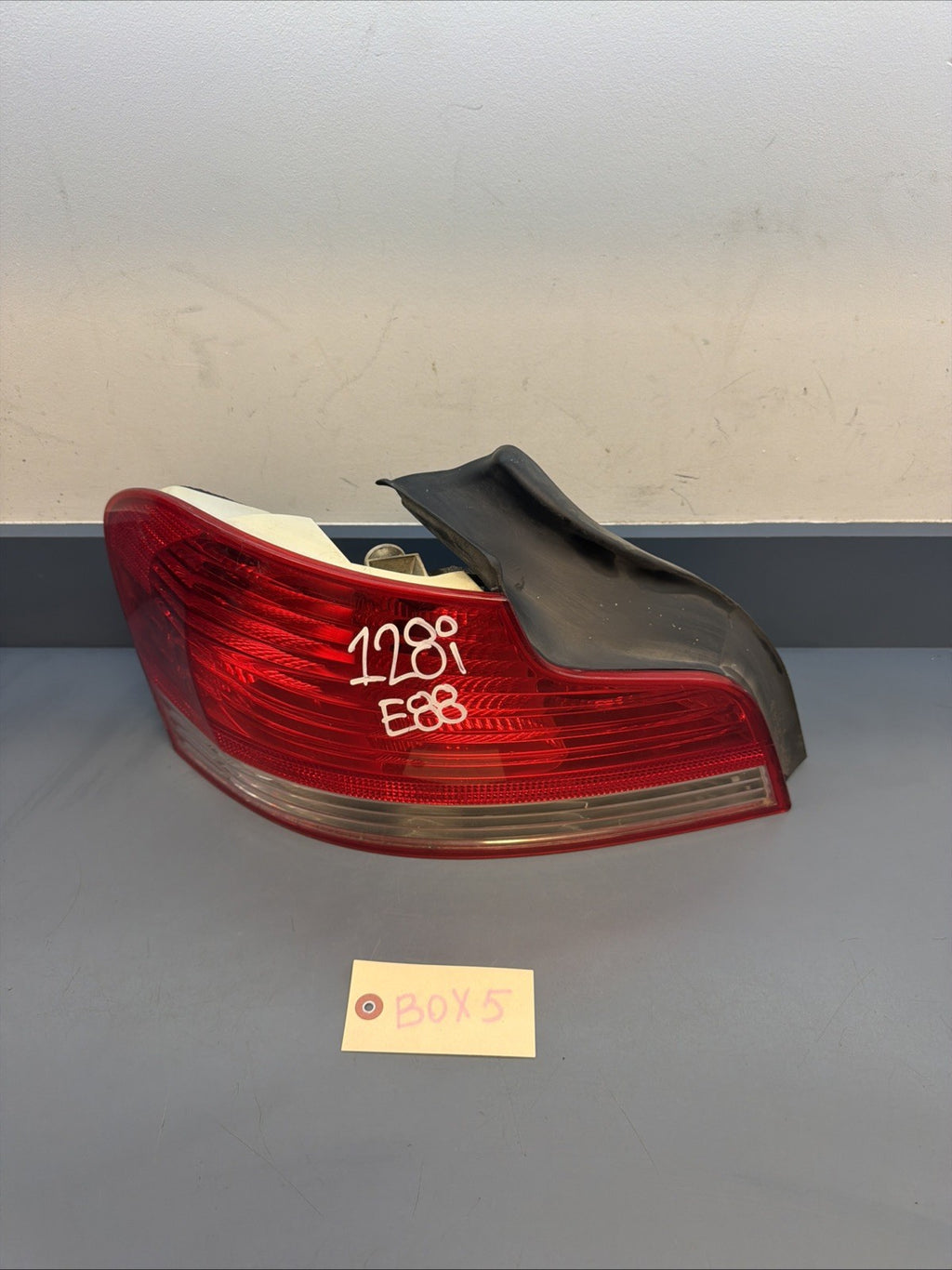 08-11 OEM BMW E82 E88 128 135 Rear Left Driver Side Outer Tail Light 6924519
