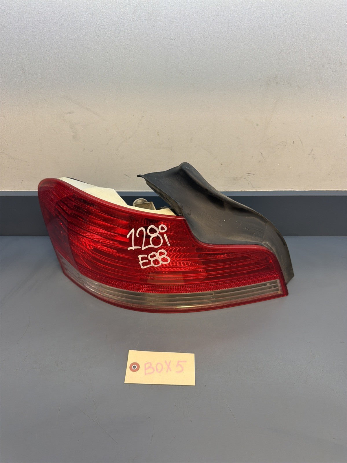 08-11 OEM BMW E82 E88 128 135 Rear Left Driver Side Outer Tail Light 6924519