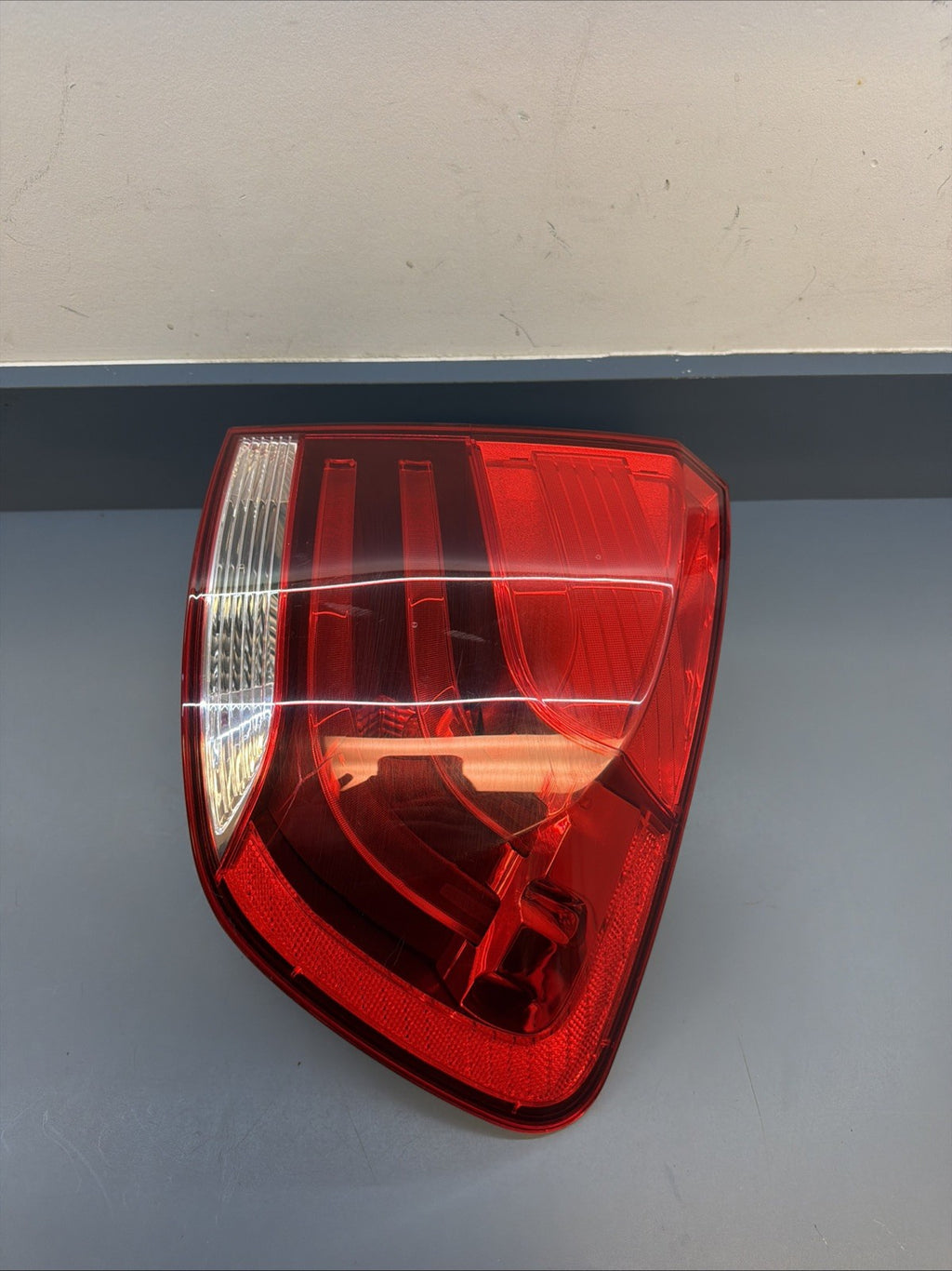 2013 2014 2015 BMW E84 X1 REAR RIGHT OUTER TAIL LIGHT ASSEMBLY OEM 2990112