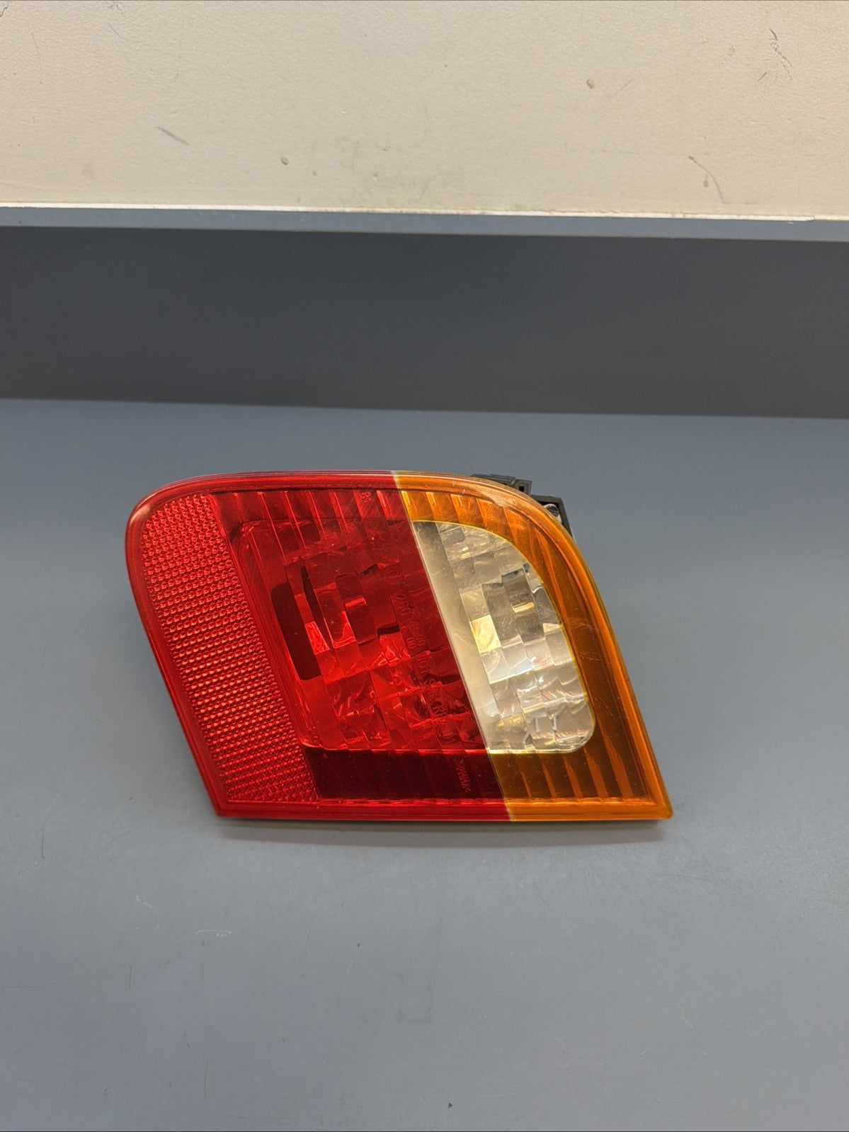 02-05 BMW 325i Sedan Inner Trunk RIGHT Passenger Tail Light 6907938 USED OEM