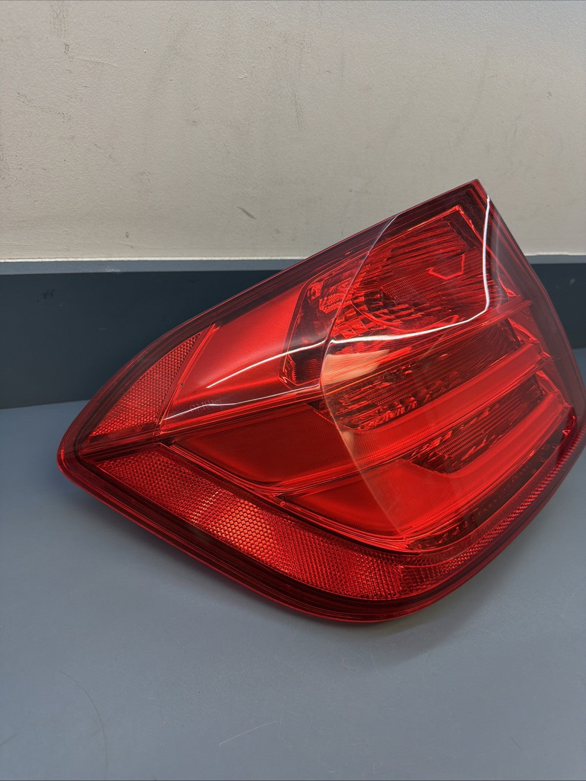 2011-2015 BMW 328IX F30 REAR LEFT SIDE OUTER TAILLIGHT LIGHT LAMP OEM 7372785