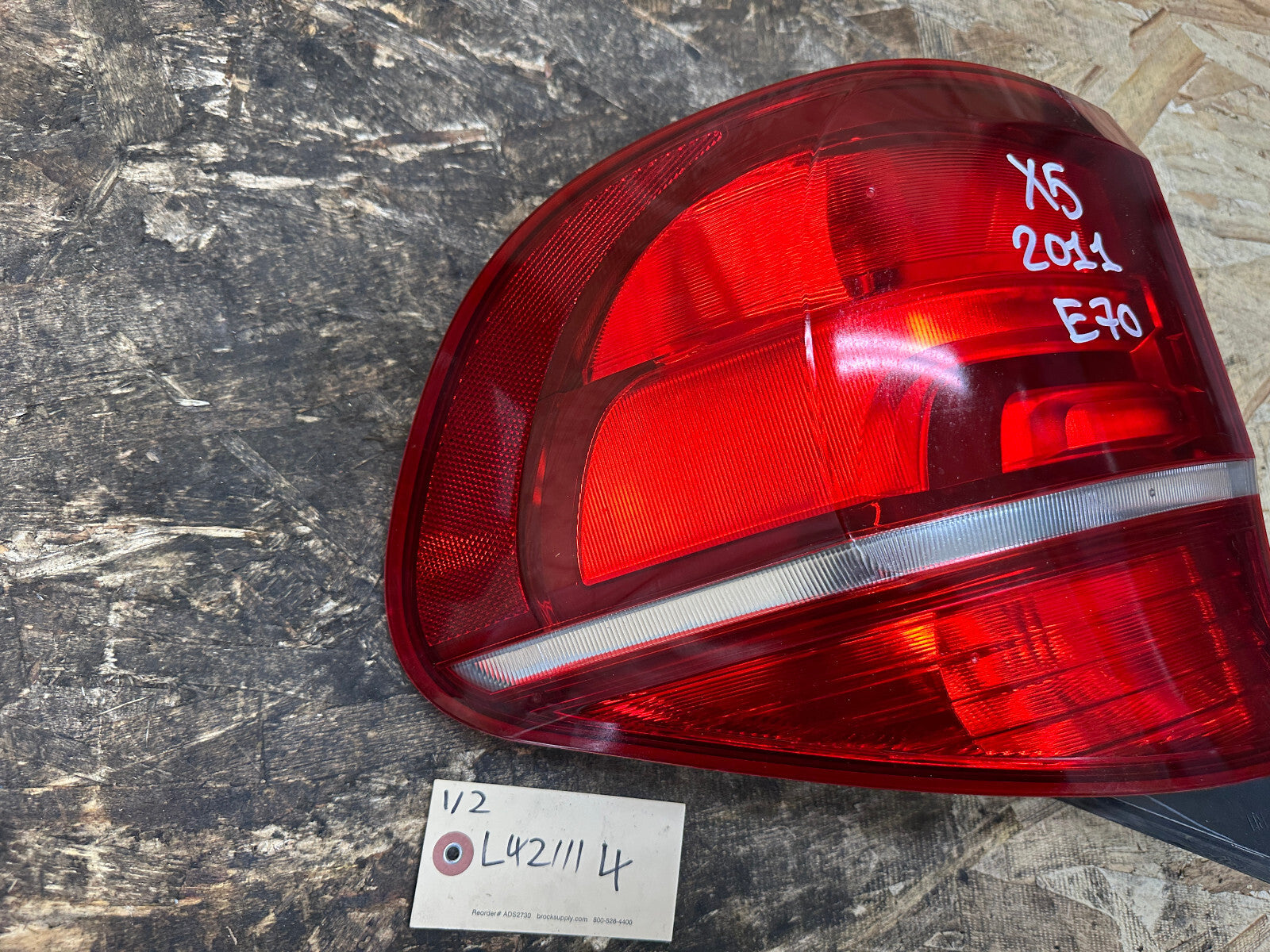 BMW 2011-2014 X5 E70 LCI REAR RIGHT SIDE OUTER TAIL LIGHT OEM 7227792