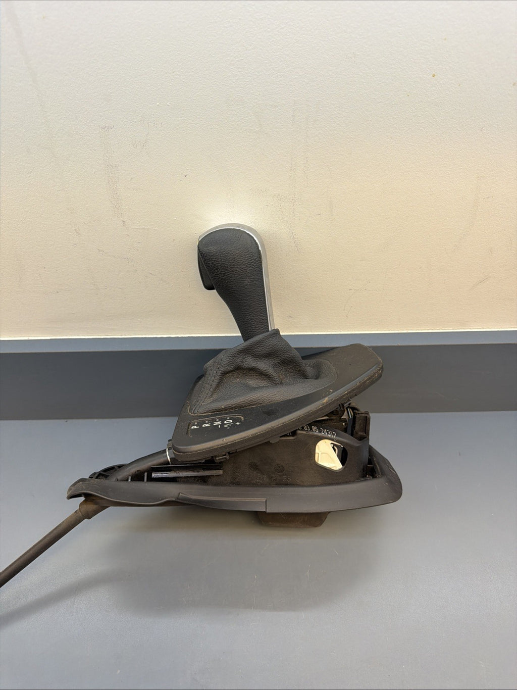 06-11 BMW E90 E91 E92 E93 AUTOMATIC TRANSMISSION GEAR SELECTOR SHIFTER 7548037