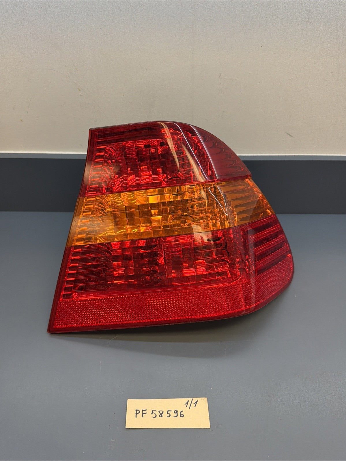 02-05 BMW E46 325i 325xi 330i Sedan Rear Right Tail Light Assy 6946534 OEM