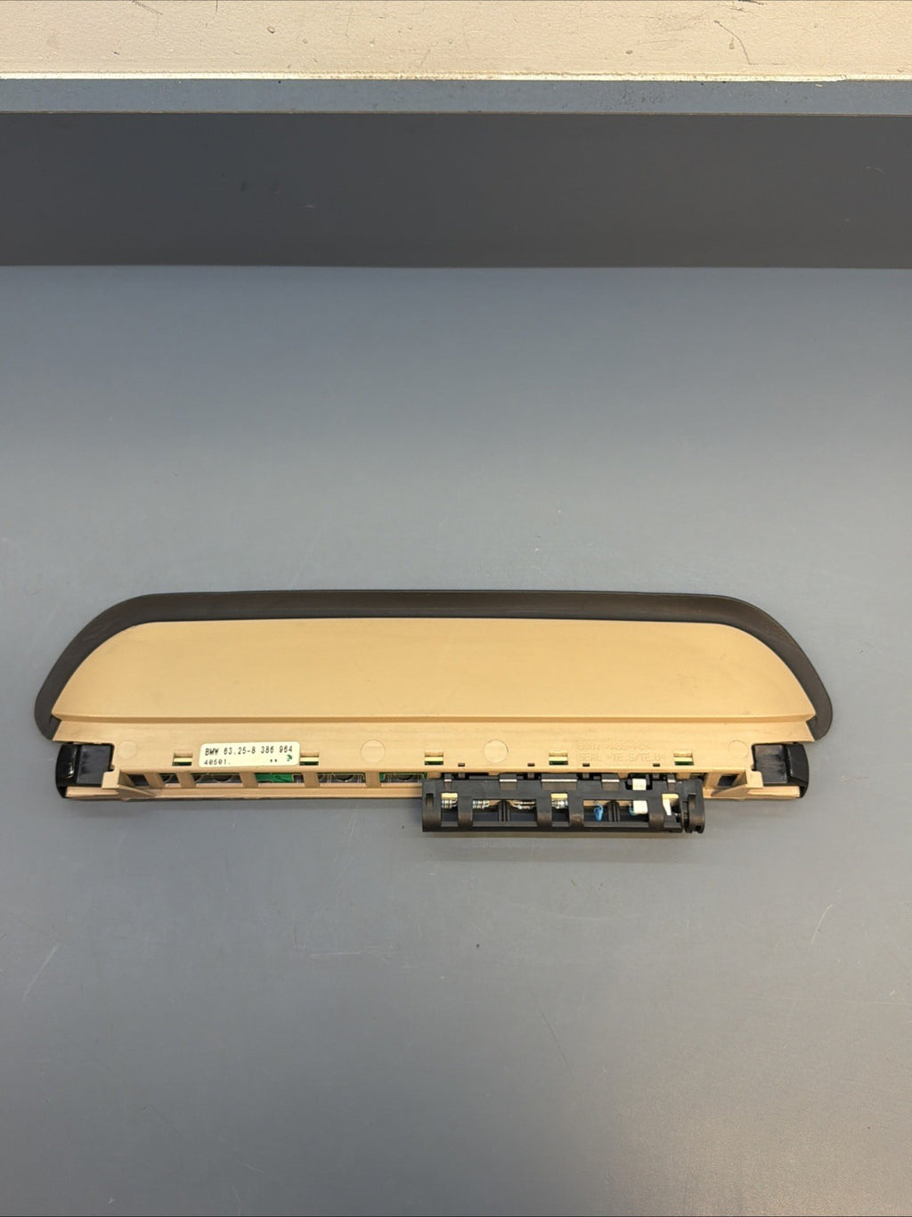 01-06 BMW 3 SERIES E46 THIRD CENTRAL BRAKE LIGHT 8386964 Beige