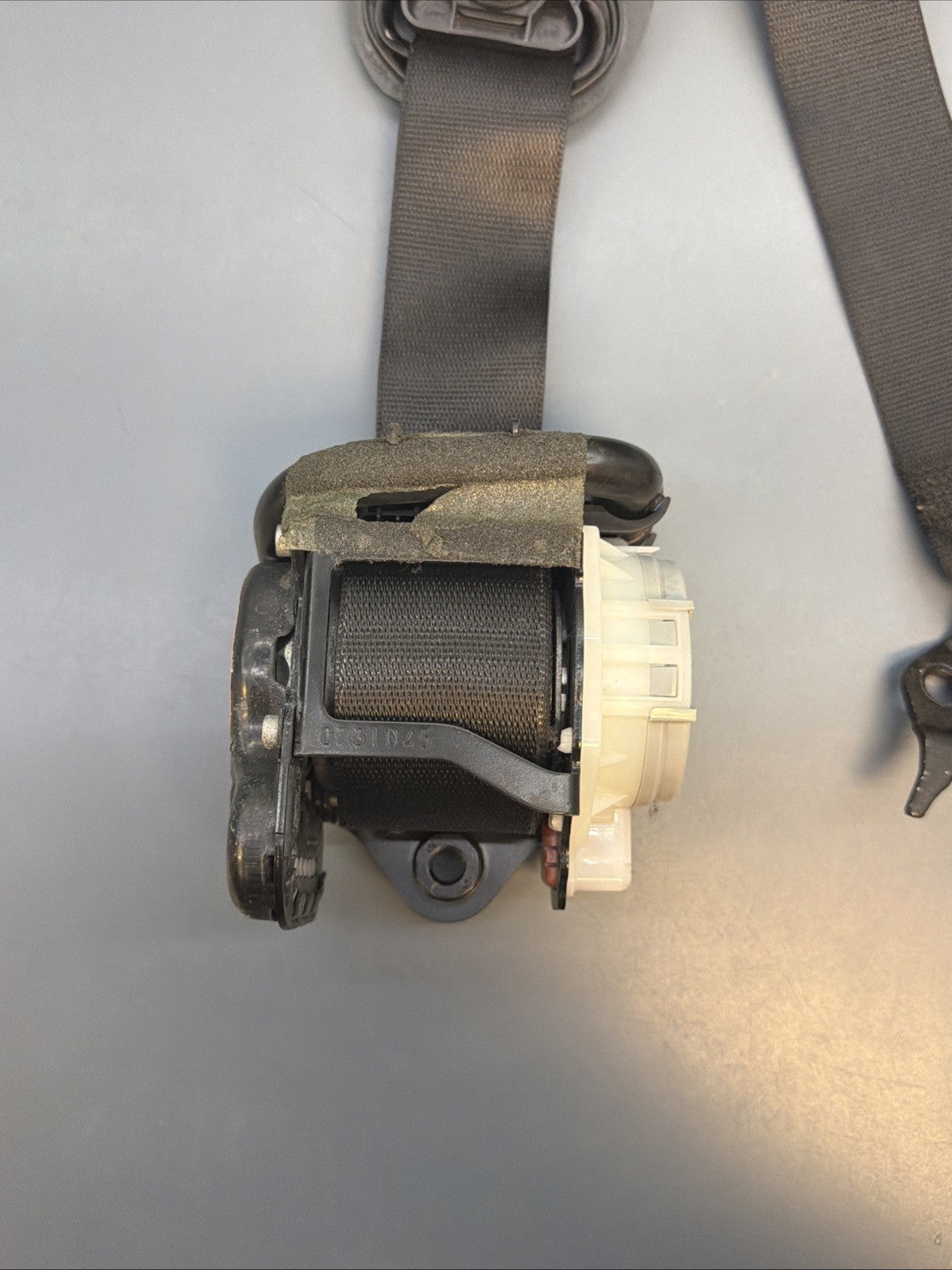 2011 - 2017 BMW X3 Front Seat Belt Bucket Passenger Buckle S2736725001 OEM