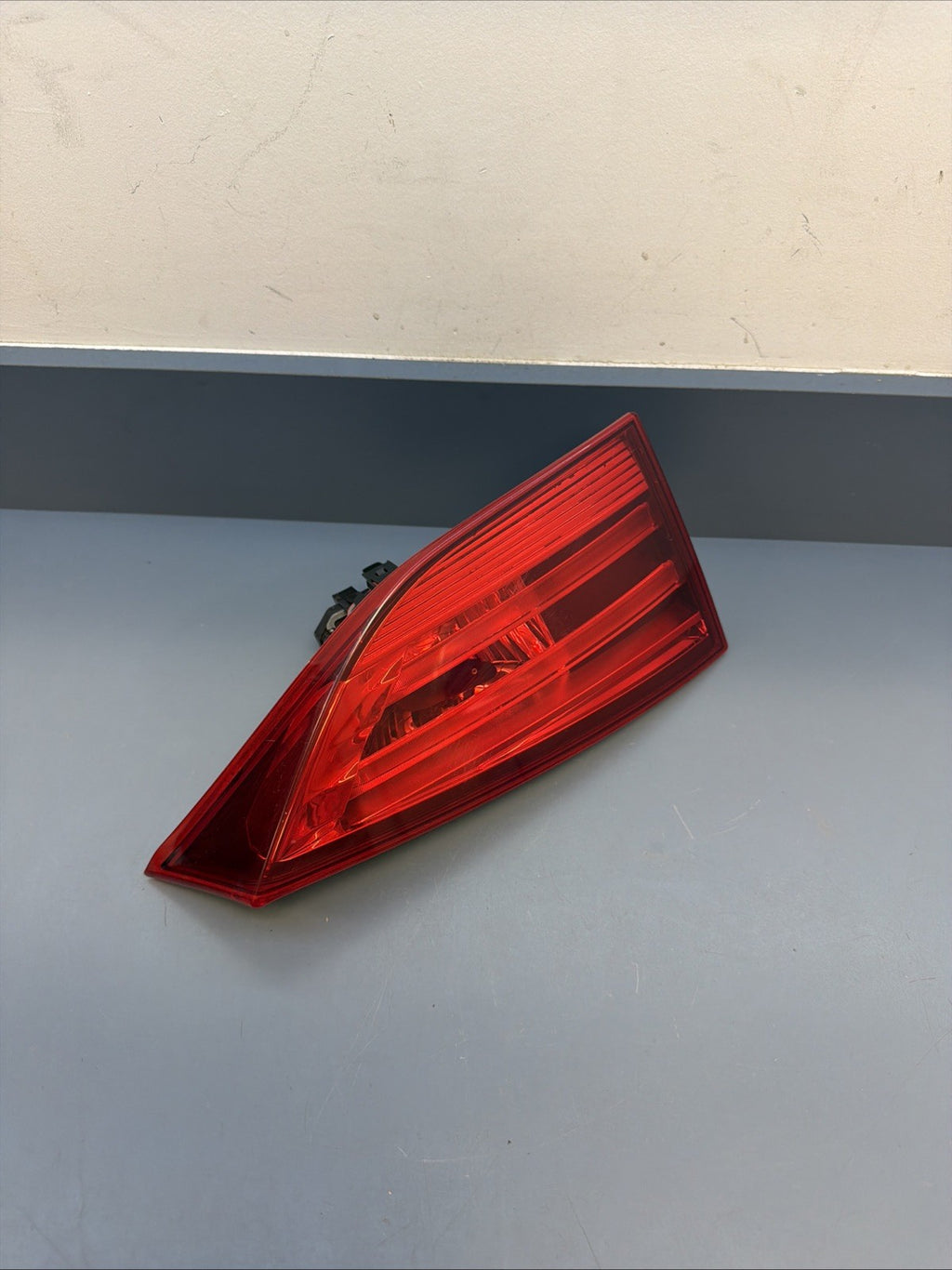 2012-2015 BMW X1 E84 LEFT SIDE DRIVER INNER TAIL LIGHT OEM 2990113