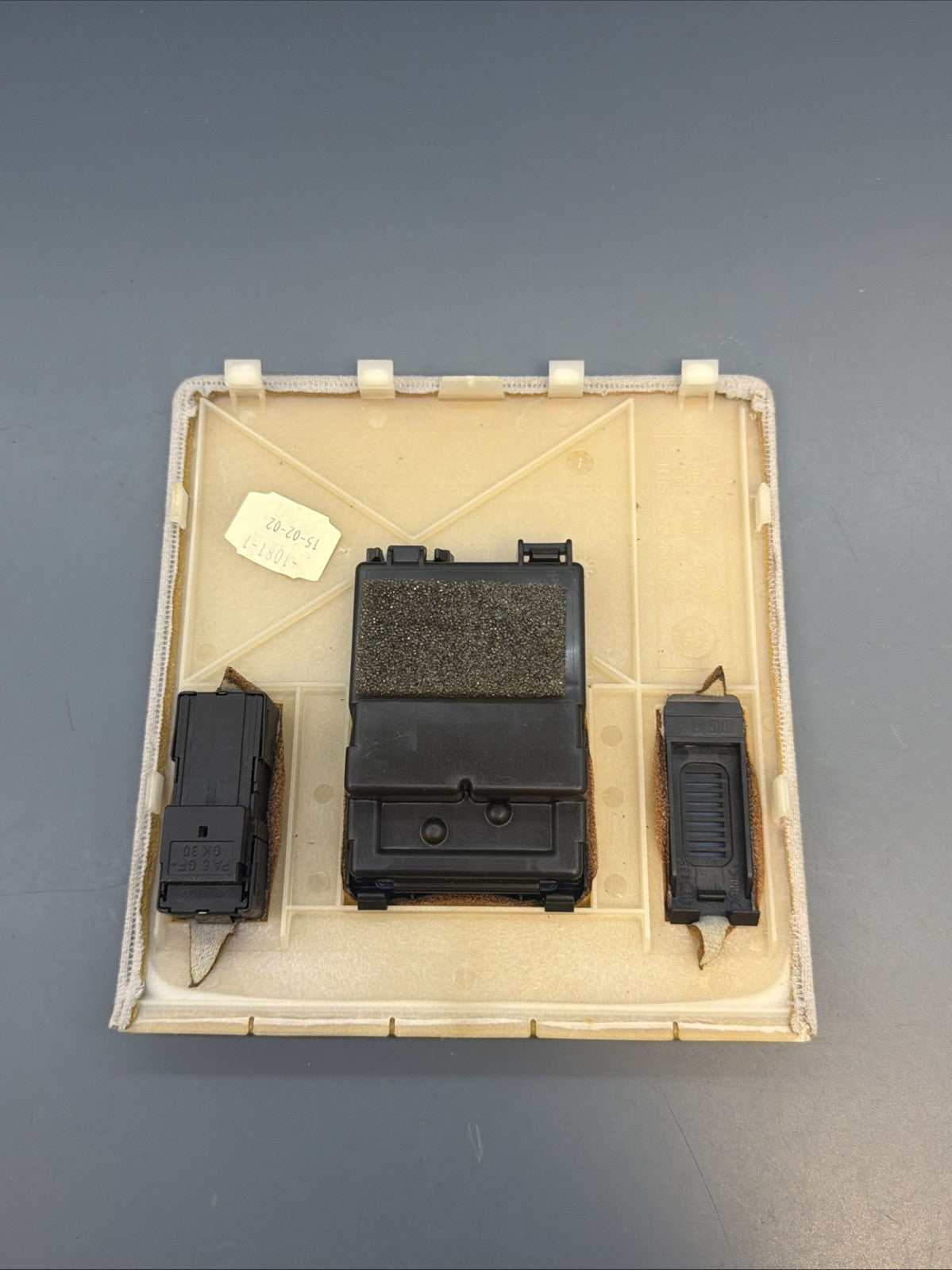 97-03 BMW E39 540i 530i 525i SUN ROOF MOTOR ACCESS COVER GRAY 8150974