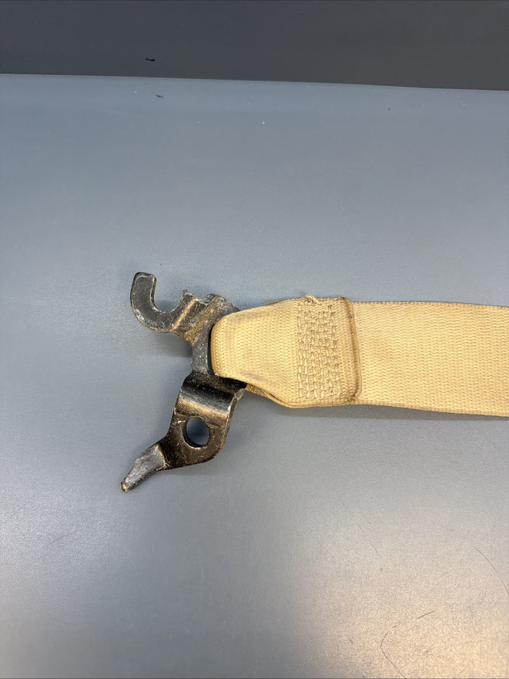 BMW 07-11 E90 3 SERIES  FRONT RIGHT PASSENGER SEAT BELT RETRACTOR 34072775