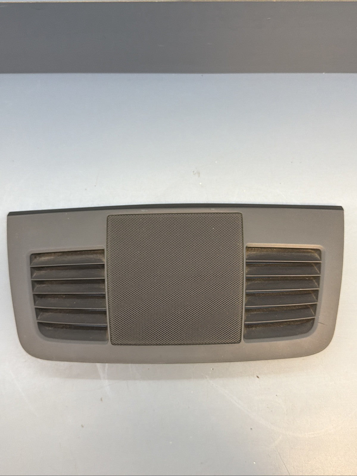 06-13 BMW 325i 328i 335i E90 E92 Center Dash Speaker Grill SINGLE HUMP 7123749