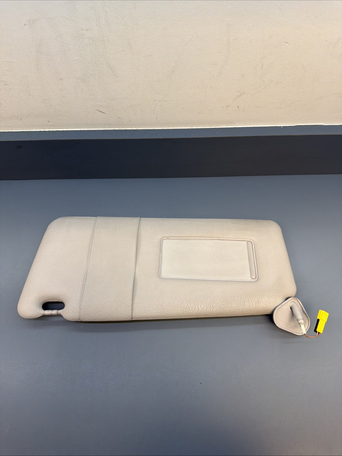1997-2003 OEM BMW E39 525 528 530 540 Front Left Sun Visor Gray