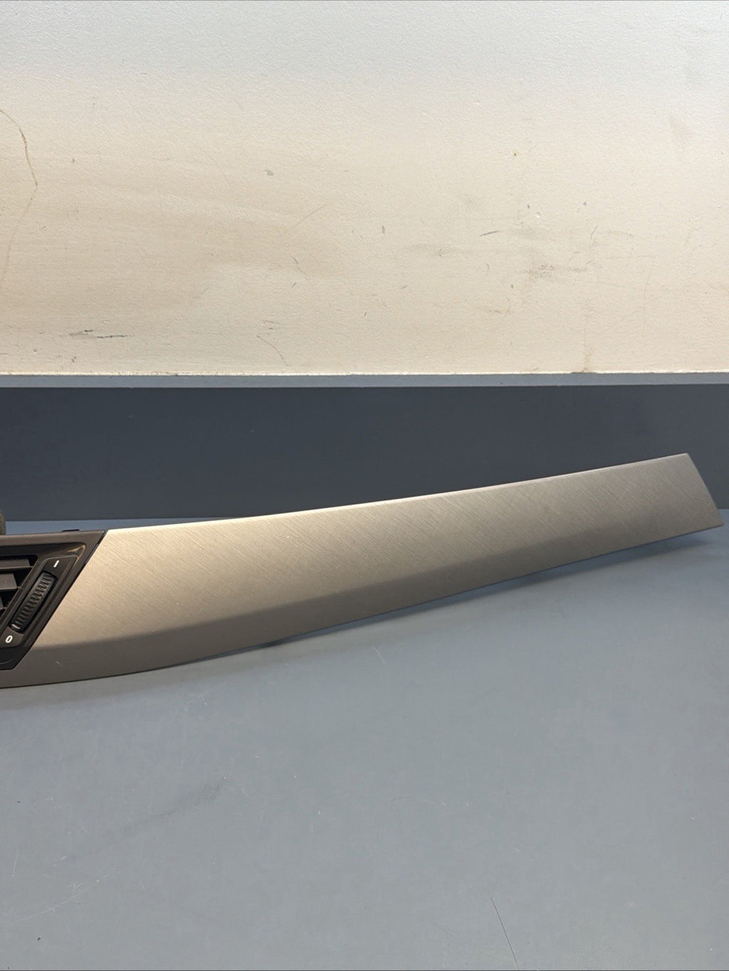 12-15 BMW X1 E84 DASHBOARD PANEL & AIR VENT GRILLE TRIM SILVER 9258354 8049413